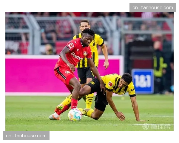 战术板:泰尔齐奇变阵三中卫,如何成功限制了拜仁的边路进攻 战术板:泰尔齐奇变阵三中卫,如何成功限制了拜仁的边路进攻